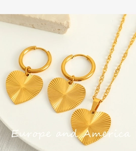 Detailed view of 18K gold plated stainless steel heart necklace and earring set