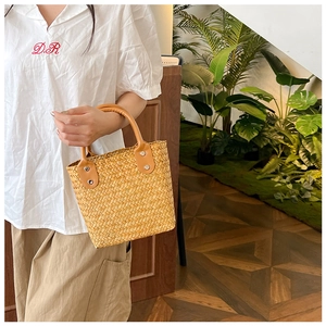 Straw Woven Handbag With PU Leather Handle Rivet Decor Simple Vacation Style For Women