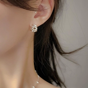 Minimalist 925 sterling silver chain link hoop earrings worn by a model in a side view