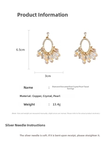 Détail montrant les dimensions 6.5x3cm et les matériaux des boucles d'oreilles cristal