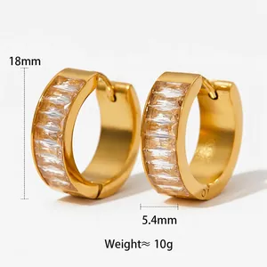 Orecchini dorati di lusso con zirconi a taglio quadrato, misura 18mm per 5,4mm