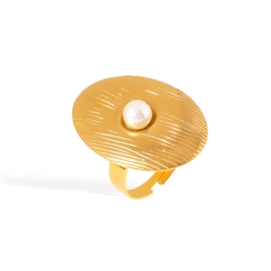 Adjustable golden stainless steel ring featuring a white pearl with starfish texture detail