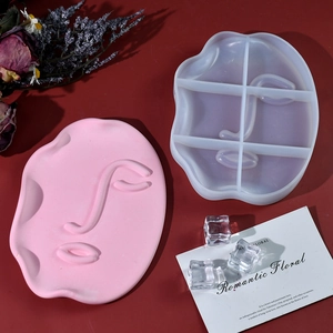 Dettaglio dello stampo in silicone per vassoio viso astratto e decori in gesso