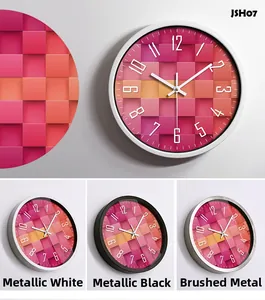 Détails d'horloge murale en métal avec cadres blanc, noir et argent brossé au choix