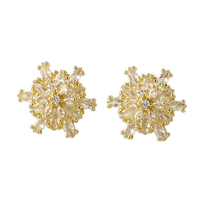 Elegantes pendientes de copo de nieve chapados en oro con cristales de circonita