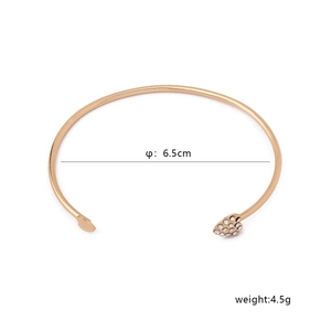 Detail view of gold heart bangle with dimensions 6.5cm diameter and 4.5g weight