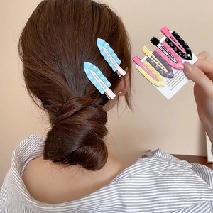 Colorful wavy triangular hair clip set in pastel tones for women's side hair styling