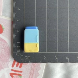 Miniature resin blue refrigerator charm for DIY crafts measuring 2.5cm height