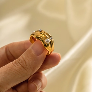 18K gold plated C-shaped open ring featuring elegant pearls and sparkling diamonds