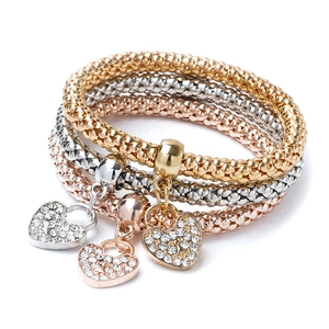Detailed view of 3-piece stretch popcorn chains in gold, silver, and rose gold with crystal hearts