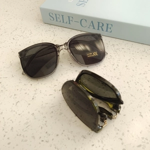Foldable UV400 children's sunglasses with grey lenses and transparent grey frames