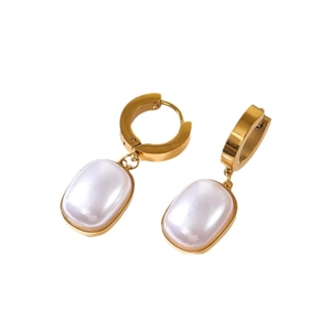 Elegant square pearl earrings in titanium steel with gold hoop and white pendant