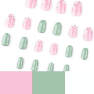 Faux ongles courts ronds avec motifs vert haricot et fleurs roses de style français