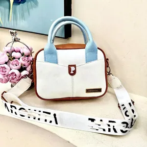 Three-tone chic square handbag in lychee faux leather with patterned wide shoulder strap