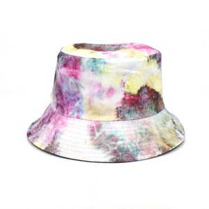 Bob réversible coloré en dégradé tie-dye avec bord renforcé et coutures de précision