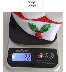 Detailed view of the 38g weight measurement for a thick plush cartoon Santa hat
