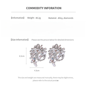 Detailed size and weight chart for large crystal flower stud earrings in alloy