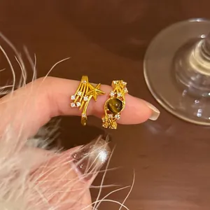 18K vergoldetes Ring-Set mit Sternmotiv und braunem Katzenaugenstein für Damen