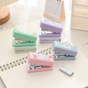 Set di mini cucitrici portatili in colori pastello per la scuola e l'ufficio