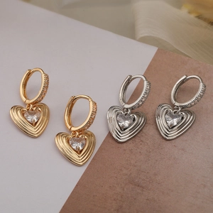 Boucles d'Oreilles Créoles Pendantes en Cœur Cuivre Simple Plaqué Or Argent pour Femmes Rétro Boucles d'Oreilles Cœur Incrusté de Zirconia