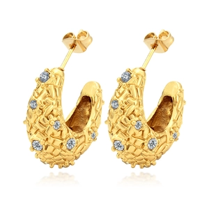 Boucles d'oreilles en U plaquées or 18 carats avec texture tressée et zircons clairs