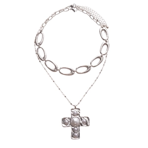 Collier double rang argenté avec chaîne à maillons et pendentif croix perlé