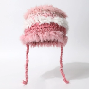 Bonnet en maille rayée rose et blanc en fausse fourrure avec cache-oreilles et glands