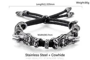 Détail des têtes de dragon doubles sur le bracelet en cuir tressé noir de 320 mm