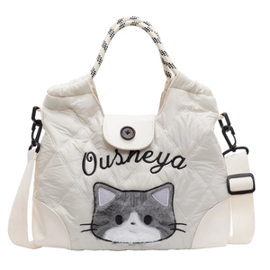 Quilted tote bag in off-white with cat embroidery and adjustable shoulder strap
