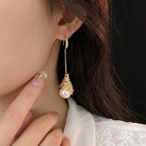 Boucles d'oreilles pendantes en or avec pampilles en zircon et grandes perles