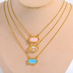 Dreilagige Goldkette mit bunten rechteckigen Zirkonia-Anhängern für Damen Design