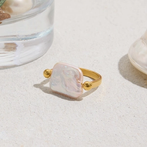 Detail of square freshwater pearl on 18K gold-plated stainless steel wide ring band