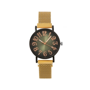 Dettaglio quadrante sfumato verde con numeri oro rosa su orologio donna in maglia