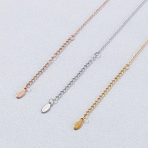Vue détaillée des chaînes d'extension en acier S.Steel en rose, argent et doré