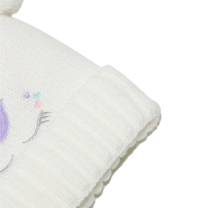 Berretto bianco in maglia per bambina con ricamo unicorno e cuori colorati
