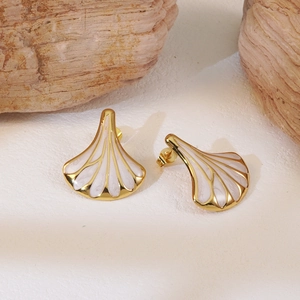 Elegant fan-shaped gold earrings with white enamel finish in retro vintage style