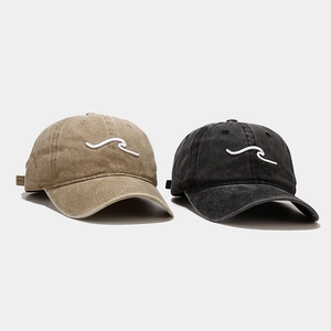 Casquette de baseball en coton délavé avec broderie vague en kaki et noir anthracite
