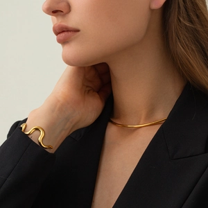 Fashionable 18k gold wave bangle and minimalist necklace set for women on model
