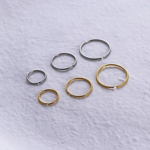 Lot d'anneaux de piercing en titane G23 doré et argenté de différentes tailles pour le corps