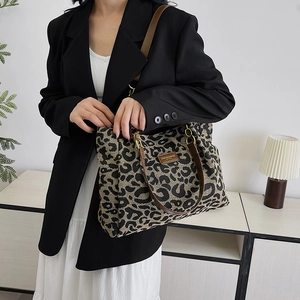 Chic leopard print large capacity shoulder bag with brown leather straps for autumn fashion
