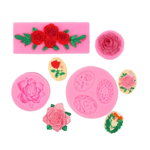 Detaillierte Makroansicht der rosa 3D-Blumen-Silikonformen für Seife und Kerzen