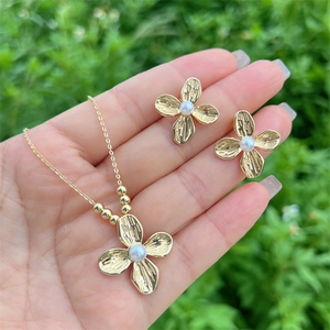 Elegant Four Leaf Flower Necklace And Earrings Gold Plated Copper Imitation Artificial Pearl Brushed Texture Jewelry For Women