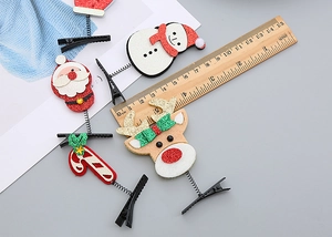 Détails des barrettes de Noël scintillantes avec mesure de taille de 8 cm sur règle