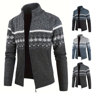 Détail du cardigan en maille zippé pour homme avec col montant et motif jacquard