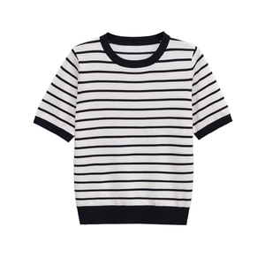 Kurzärmliges Strickoberteil für Damen mit klassischen schwarz-weißen Querstreifen und Rundhals
