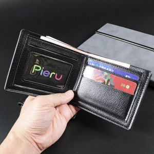 Portafoglio bifold nero da uomo con fessure per carte e finestra per documenti