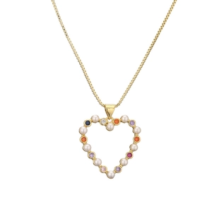 Collier pendentif cœur doré avec perles et zircons colorés sur une chaîne à maille vénitienne