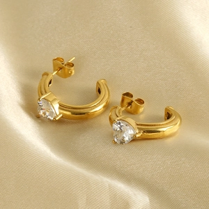 Chic 18k gold plated C-shaped earrings featuring a brilliant heart-shaped zircon stone