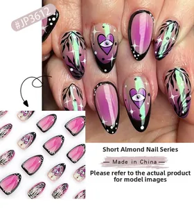 Faux ongles amande courts avec dégradé violet, motif œil-cœur et étoiles pailletées