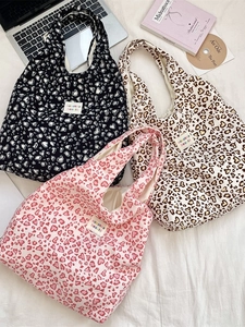 Minimalist canvas heart leopard print tote bags in three colors for casual daily use